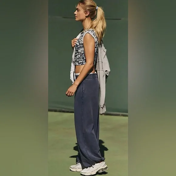 NWT Free People Movement M Hot Shot Crossover Printed Set in Field Floral Blue - Picture 3 of 5